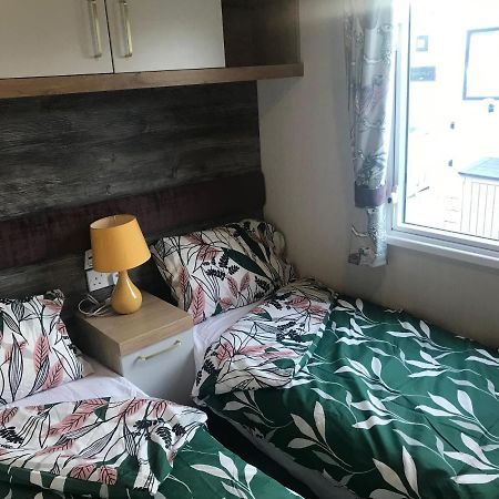 Flamingo Land Private Caravan - No 8 Cedarwood Hotel Kirby Misperton Exterior photo