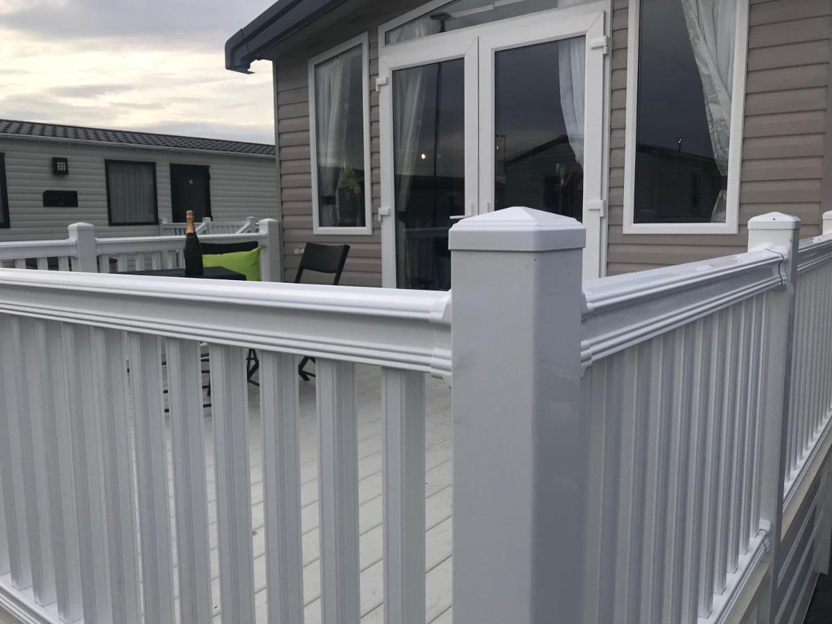 Flamingo Land Private Caravan - No 8 Cedarwood Hotel Kirby Misperton Exterior photo