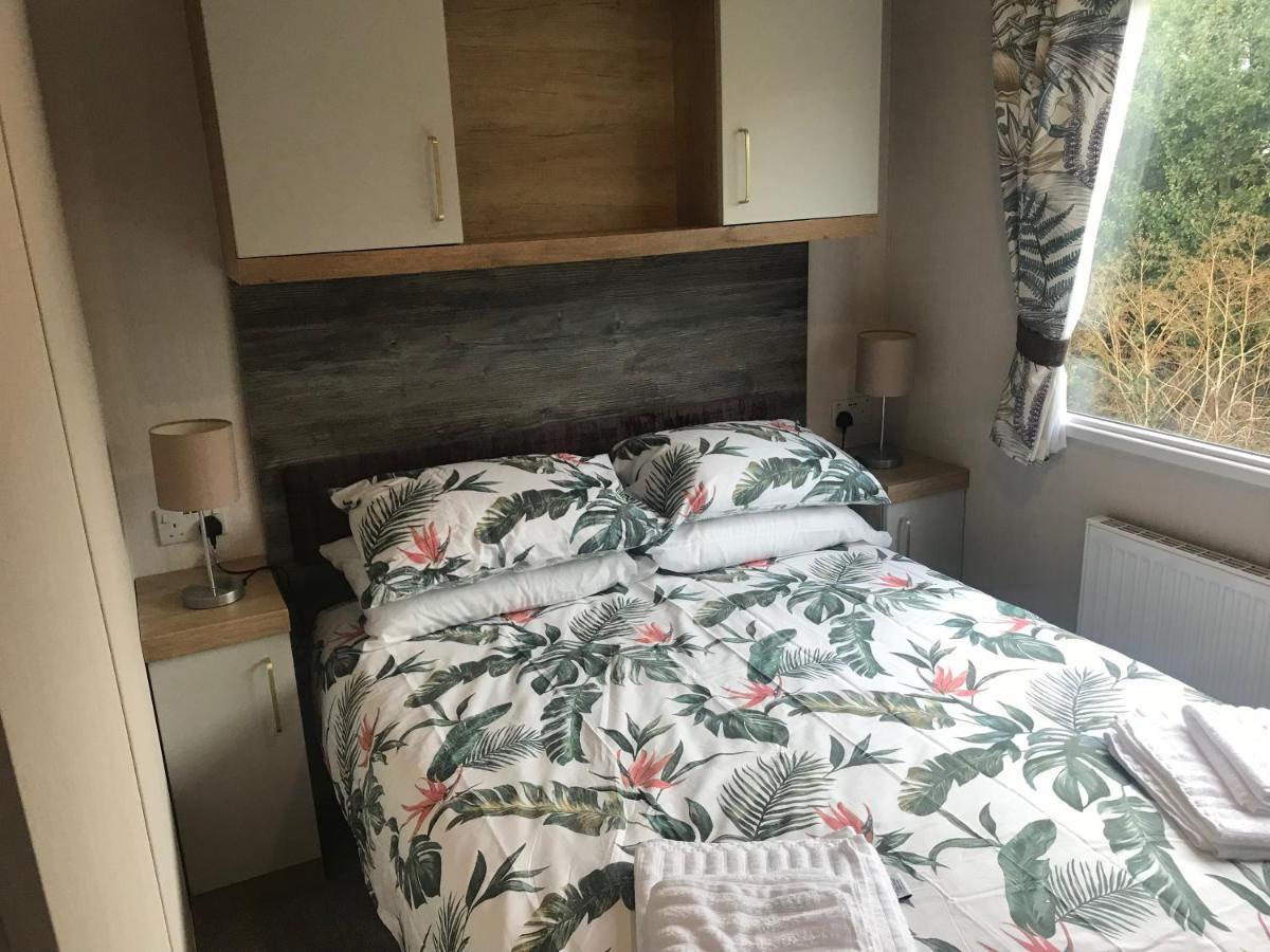 Flamingo Land Private Caravan - No 8 Cedarwood Hotel Kirby Misperton Exterior photo