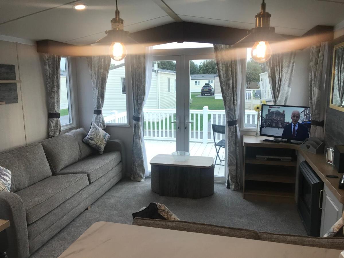 Flamingo Land Private Caravan - No 8 Cedarwood Hotel Kirby Misperton Exterior photo